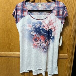 Woman’s short sleeve shirt